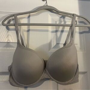 Body by Victoria gray bra with shiny felt detail! EUC- size 36D